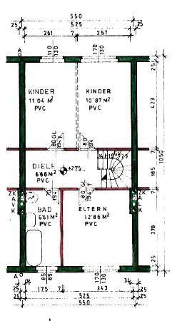 Grundriss des Obergeschosses mit zwei Kinderzimmern, Elternschlafzimmer und Badezimmer.