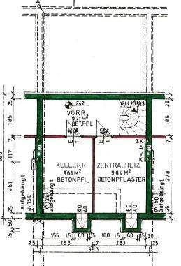 Grundriss des Kellers mit Vorratsraum, Kellerraum und Zentralheizung.