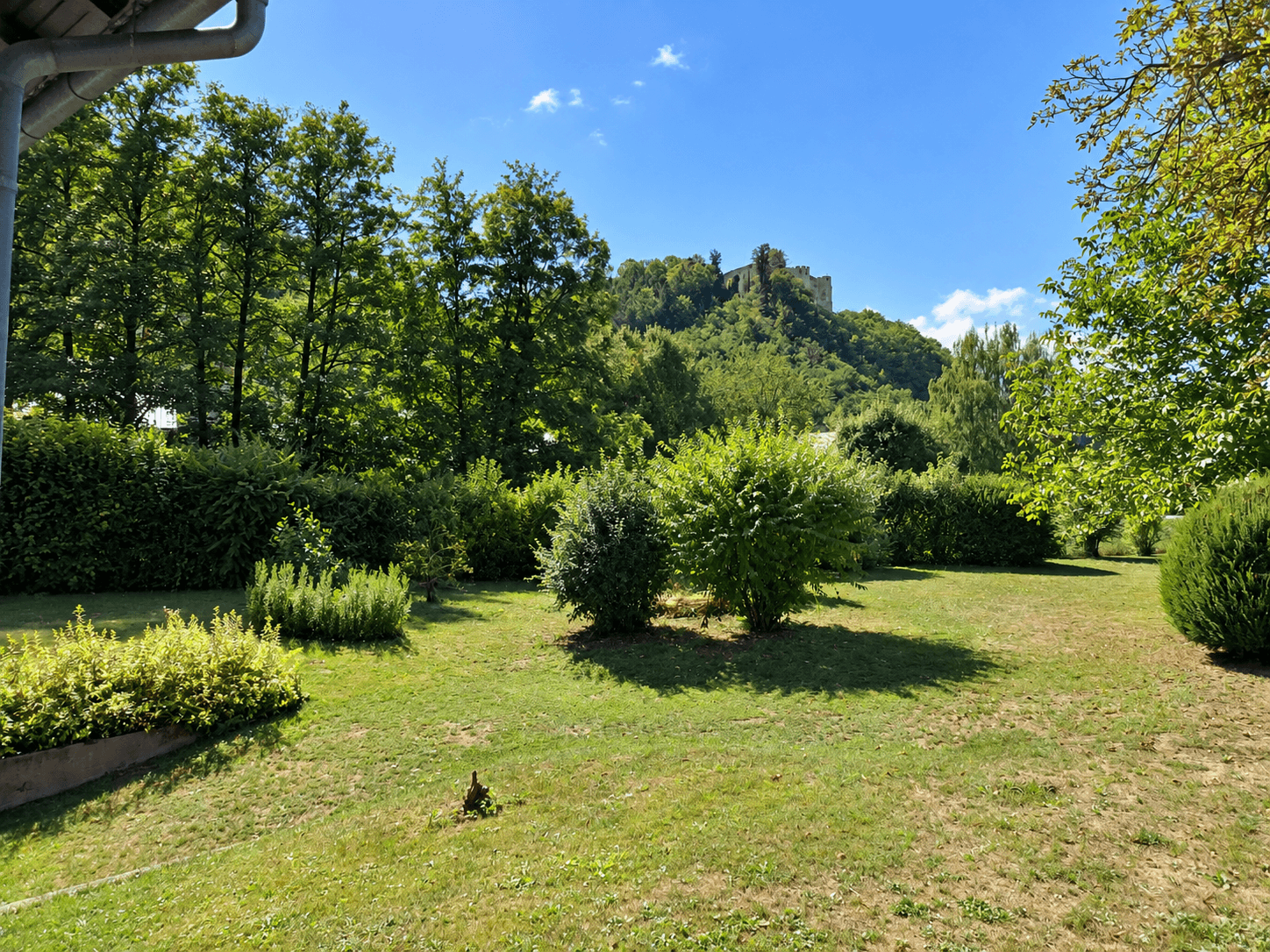 inklusive Blick zur Burg Kirchschlag