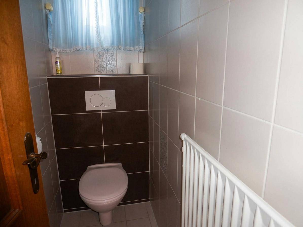 WC ( heller mit KI Unterstützung)