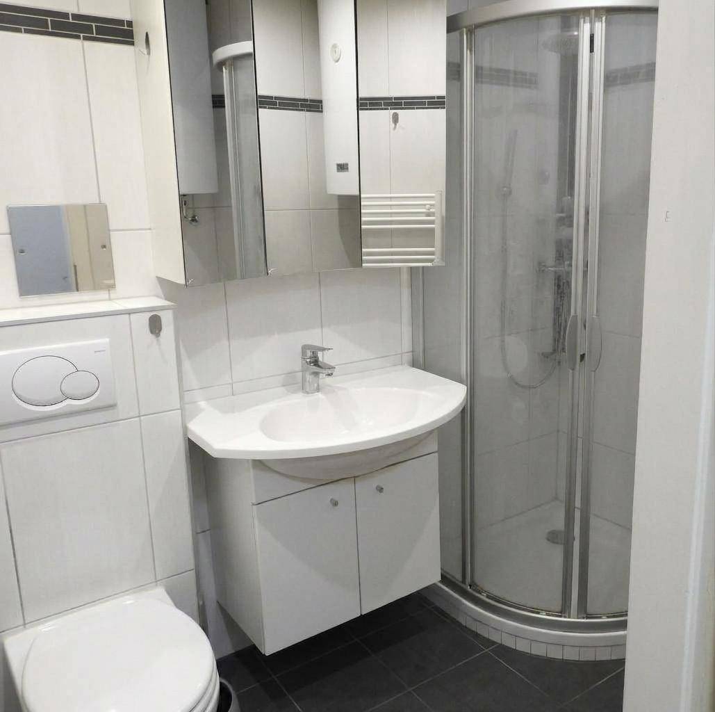 Bad/WC mit KI aufgeräumt