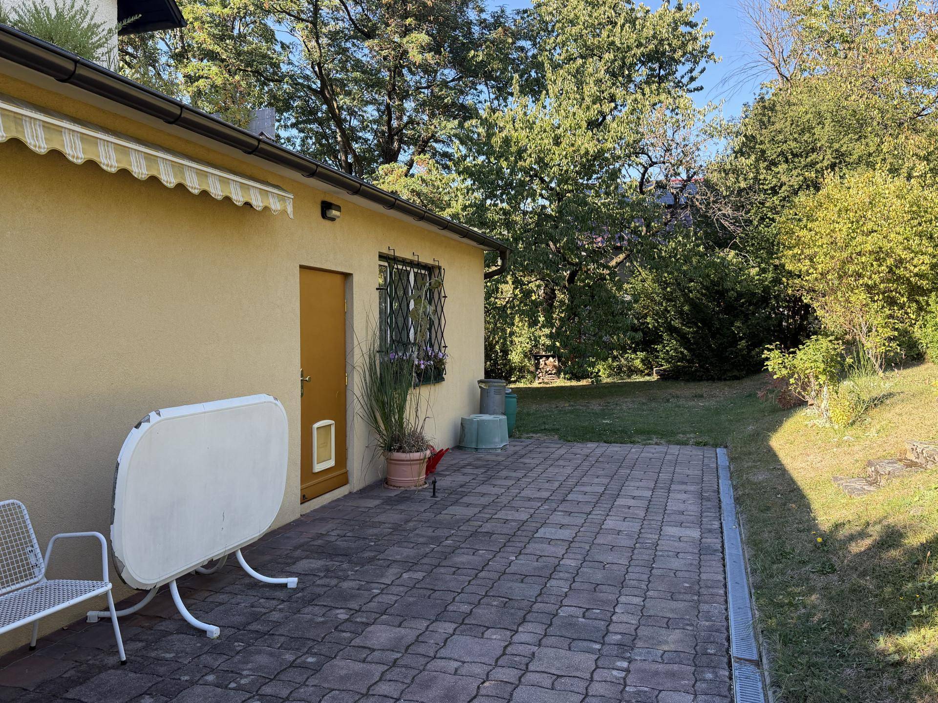 Terrasse im Garten zur Benützung