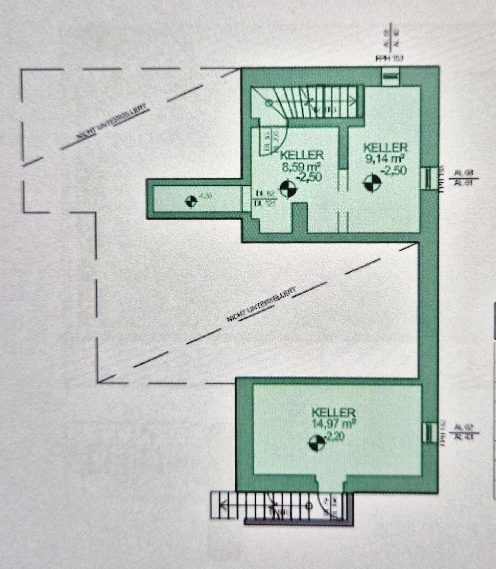 Grundrissplan des Kellergeschosses mit mehreren Kellerräumen und Treppenaufgang.