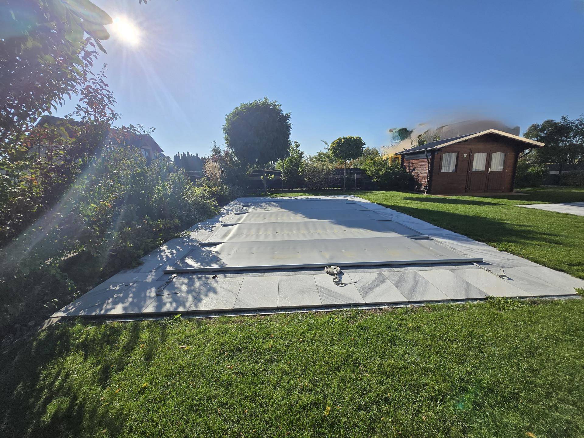 Swimmingpool im Garten