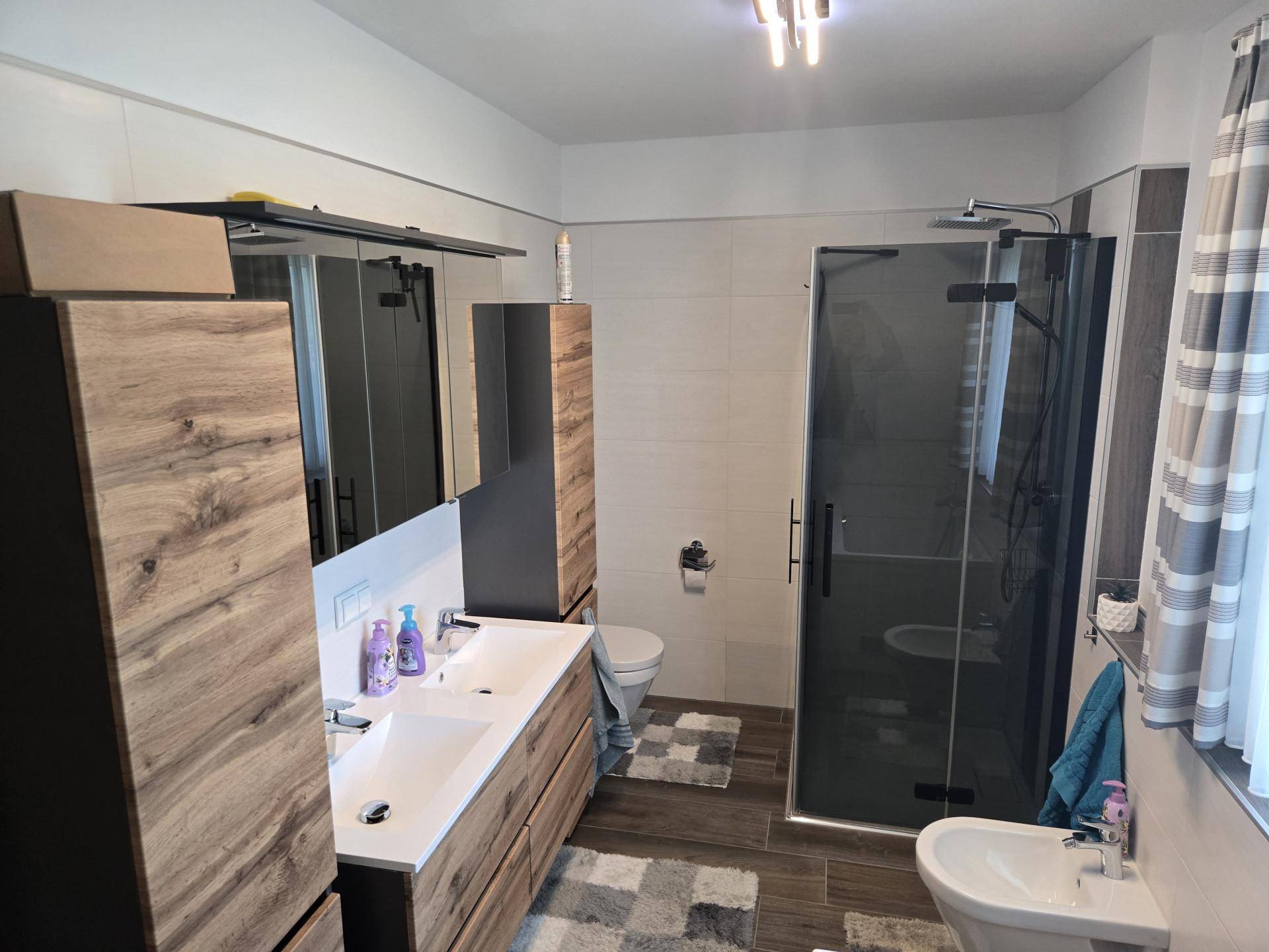 Badezimmer im OG