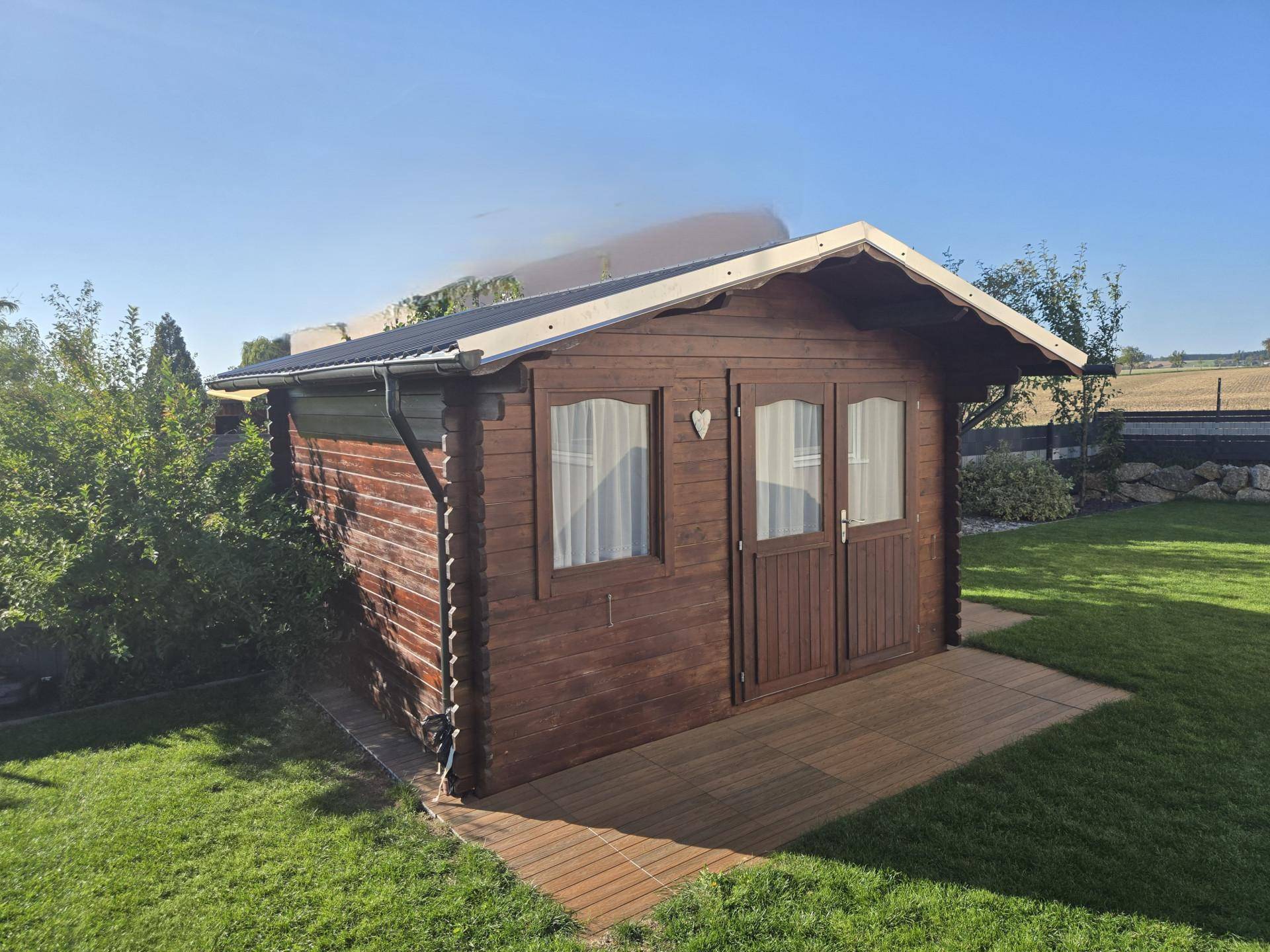 Gepflegte Gartenhütte