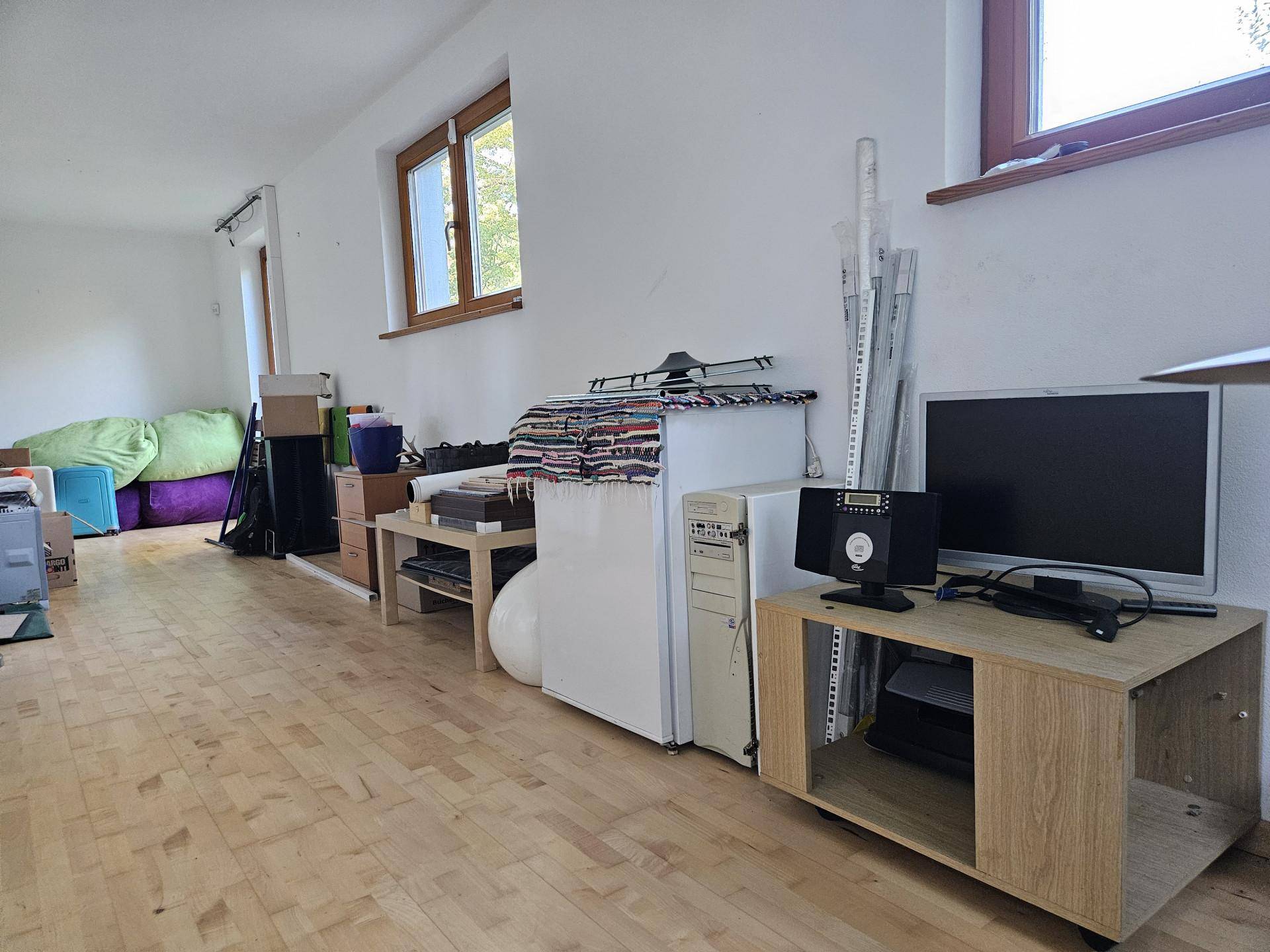 Büro EG