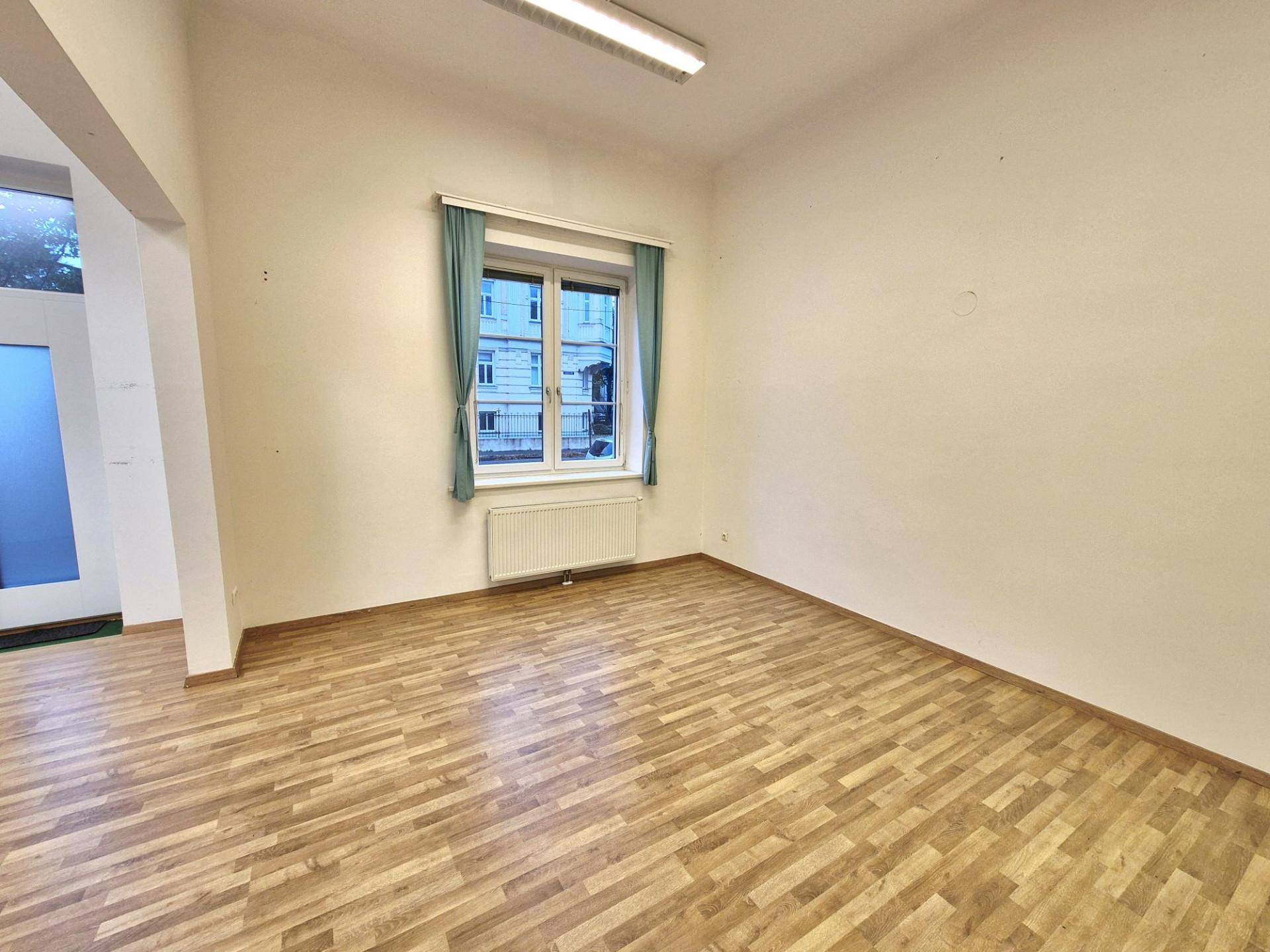 Geschäftslokal III