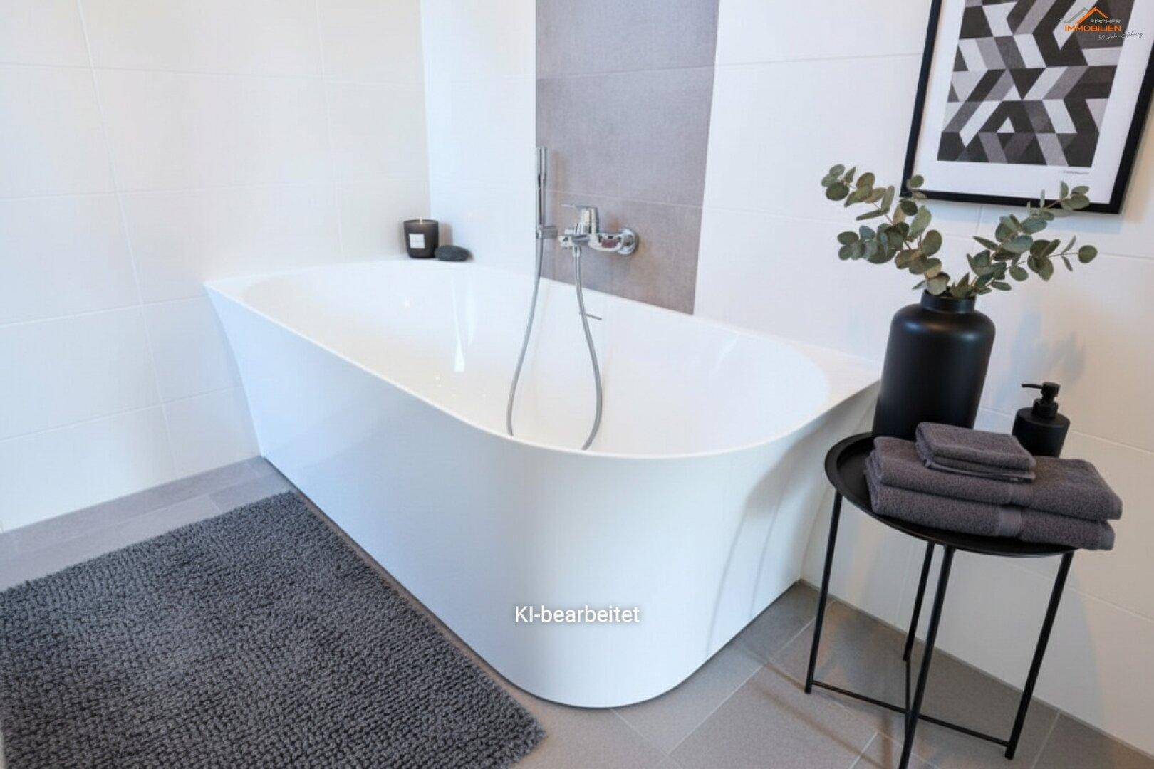 Elegantes Badezimmer mit freistehender Badewanne und modernen Fliesen, schafft eine entspannende Atmosphäre.