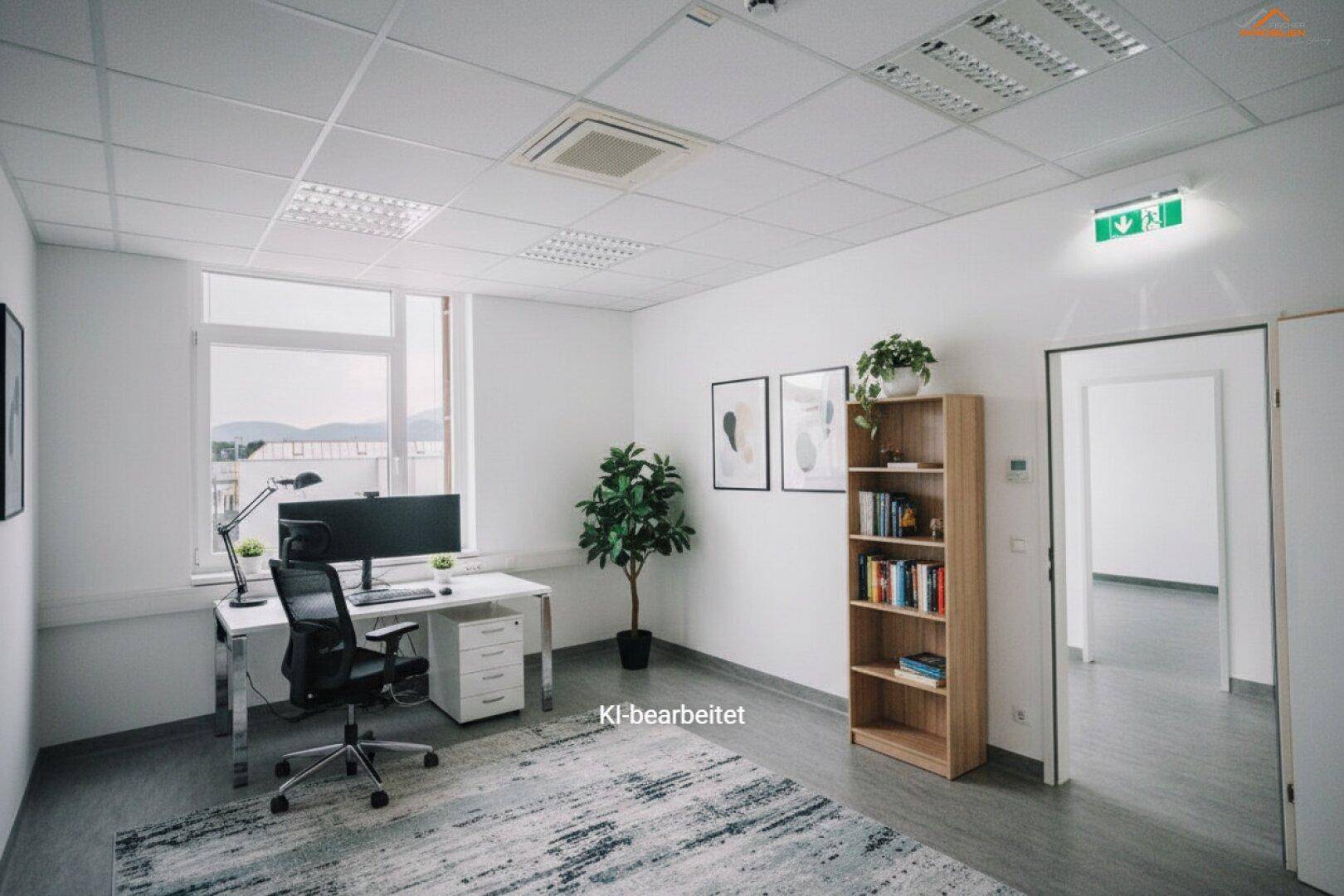 Modern eingerichtetes Büro mit Schreibtisch, Bücherregal und Pflanzen für eine angenehme Arbeitsatmosphäre.