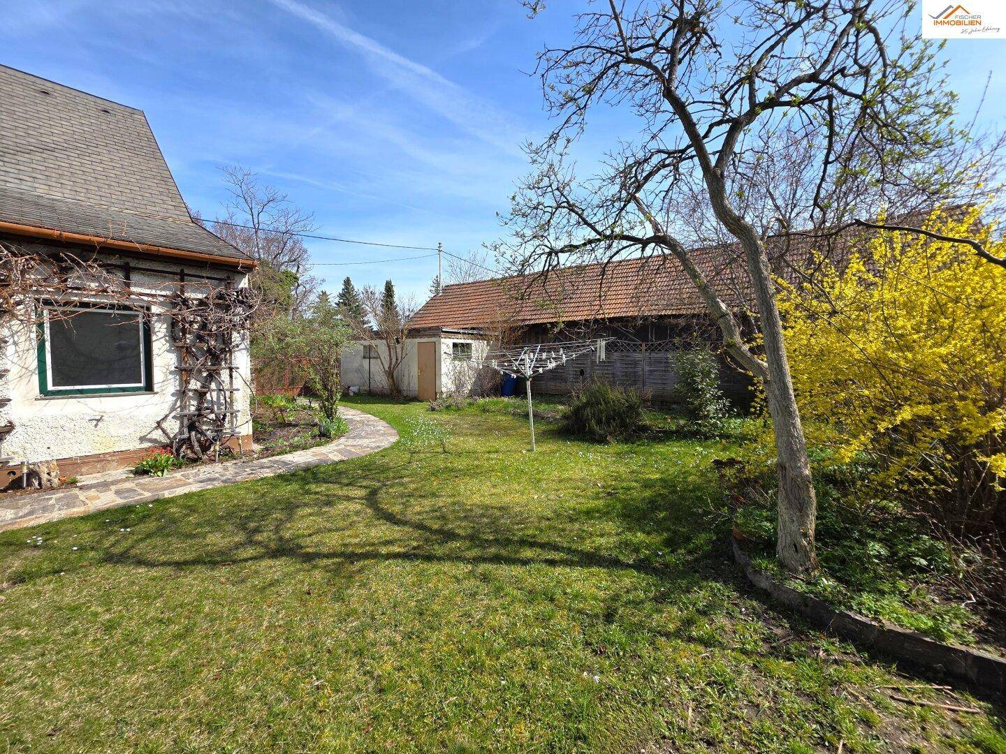 Wohnen in ruhiger Lage – Familienhaus mit Garten und Potenzial - Widok 5