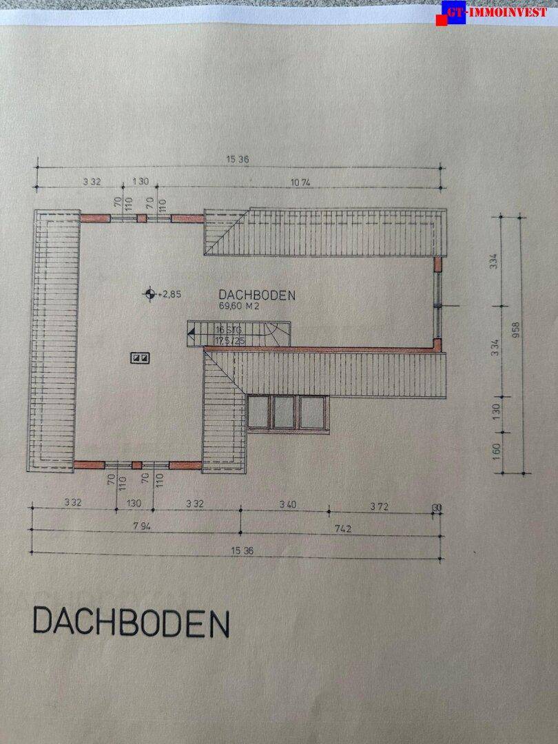 Grundriss des Dachbodens mit potenzieller Ausbaufläche und sichtbaren Dachschrägen.