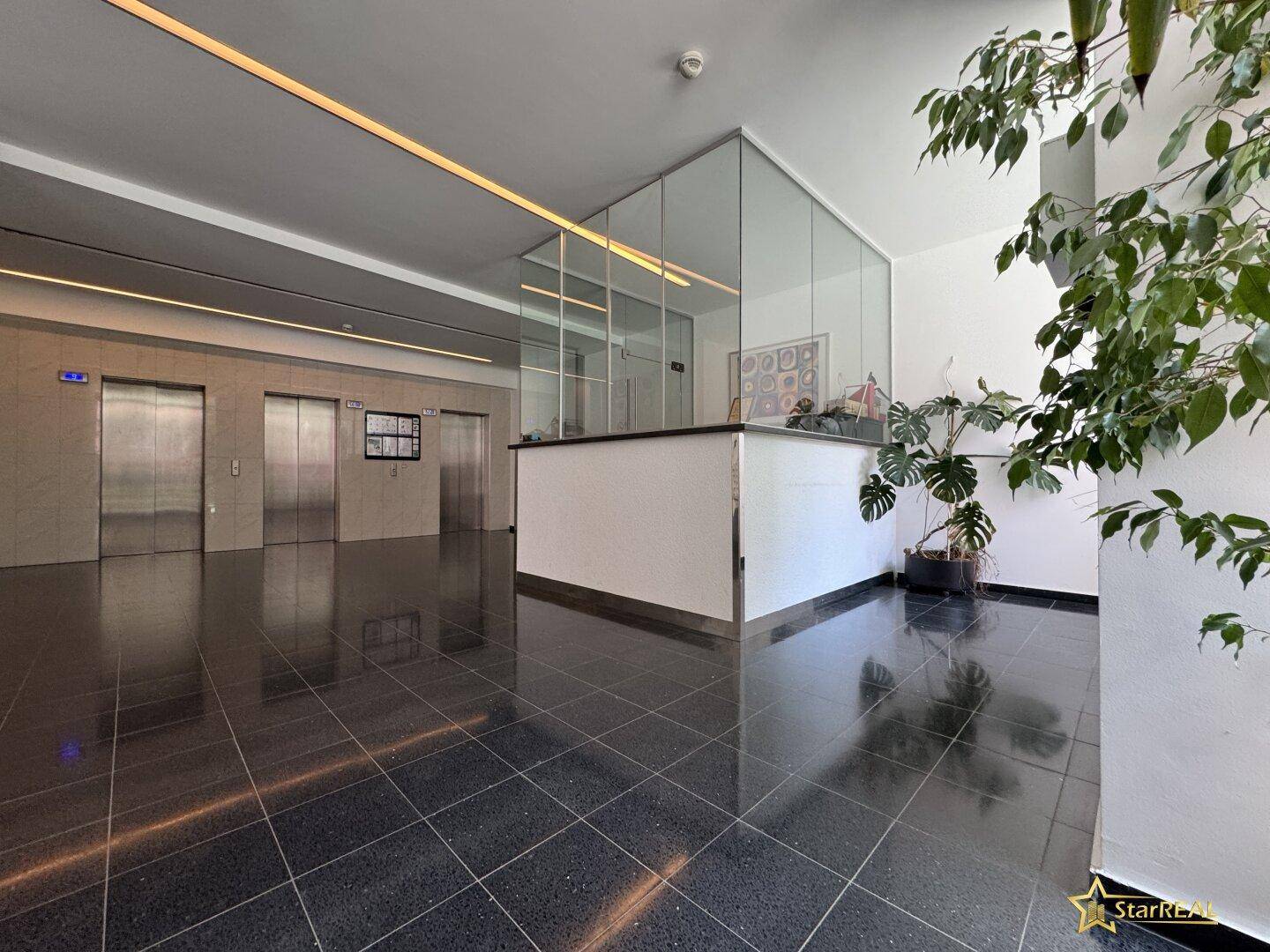 Entree mit Concierge-Service