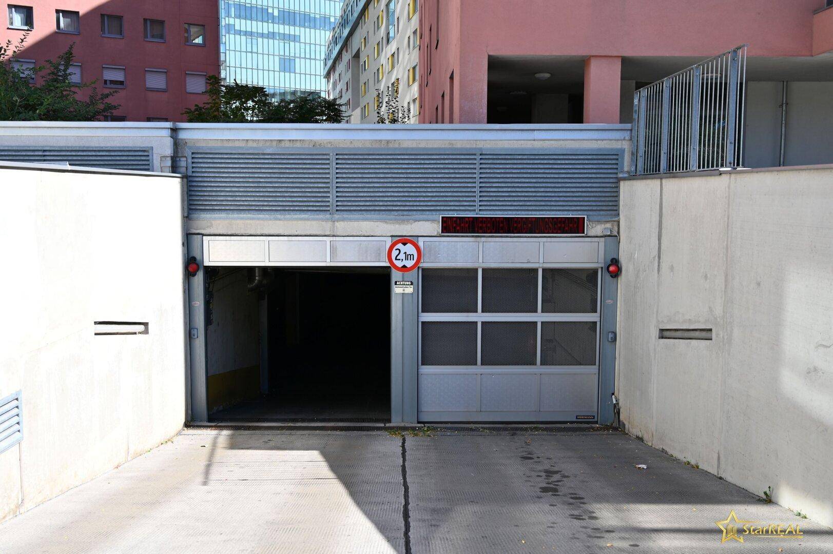 Tiefgarage Einfahrt