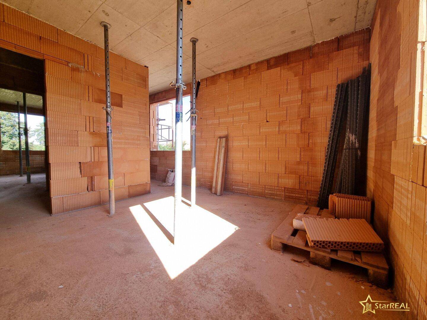 Zimmer mit Schrankraum