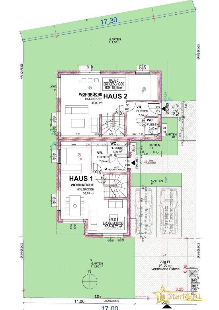 Detaillierter Grundriss des Erdgeschosses für zwei Häuser mit Wohnküchen und Gärten.