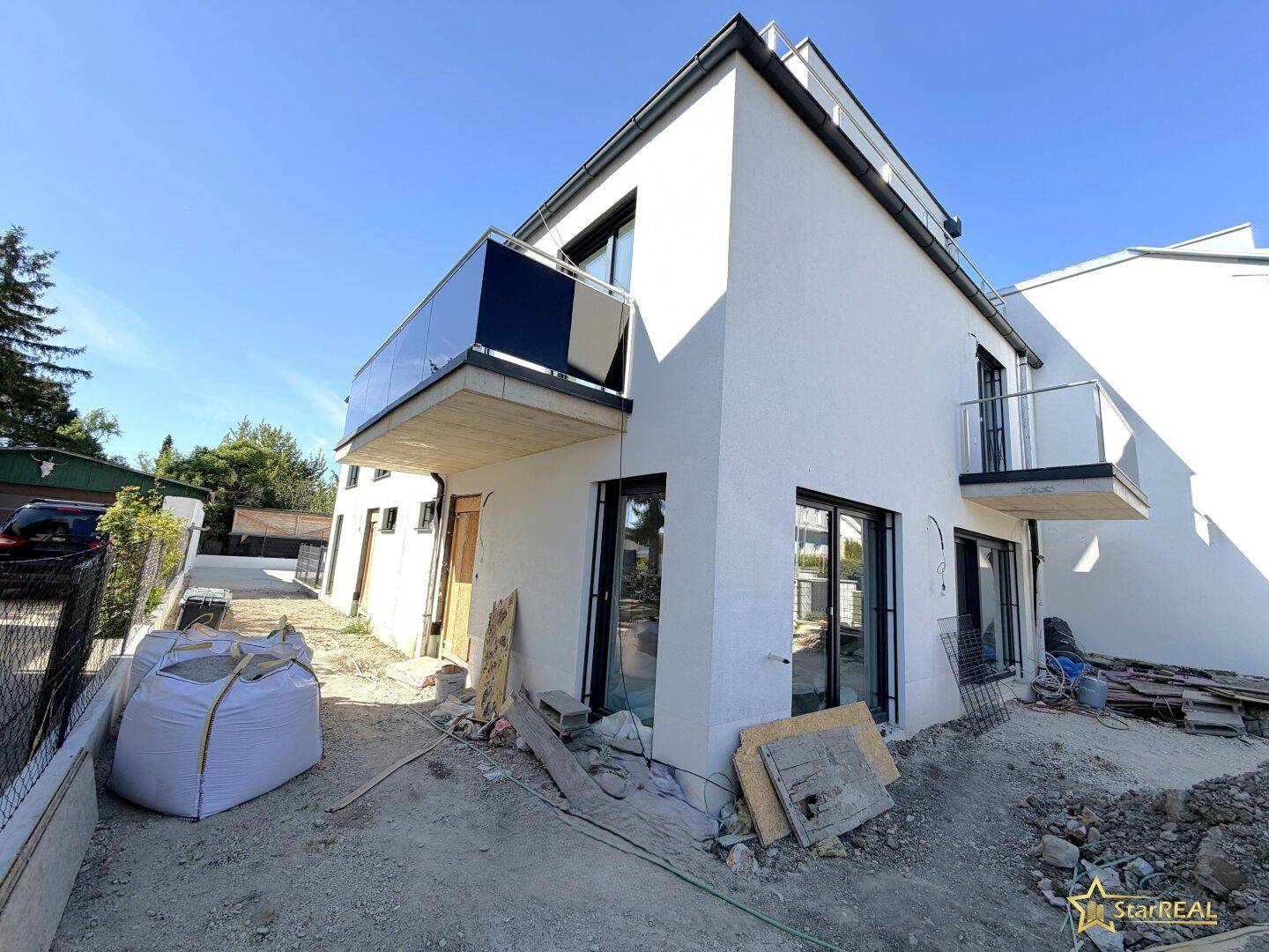NEUBAU IN ZENTRUMSNÄHE! 5 ZIMMER-ZIEGELHAUS MIT 2 BÄDERN UND 3 WC´S. - Widok 2