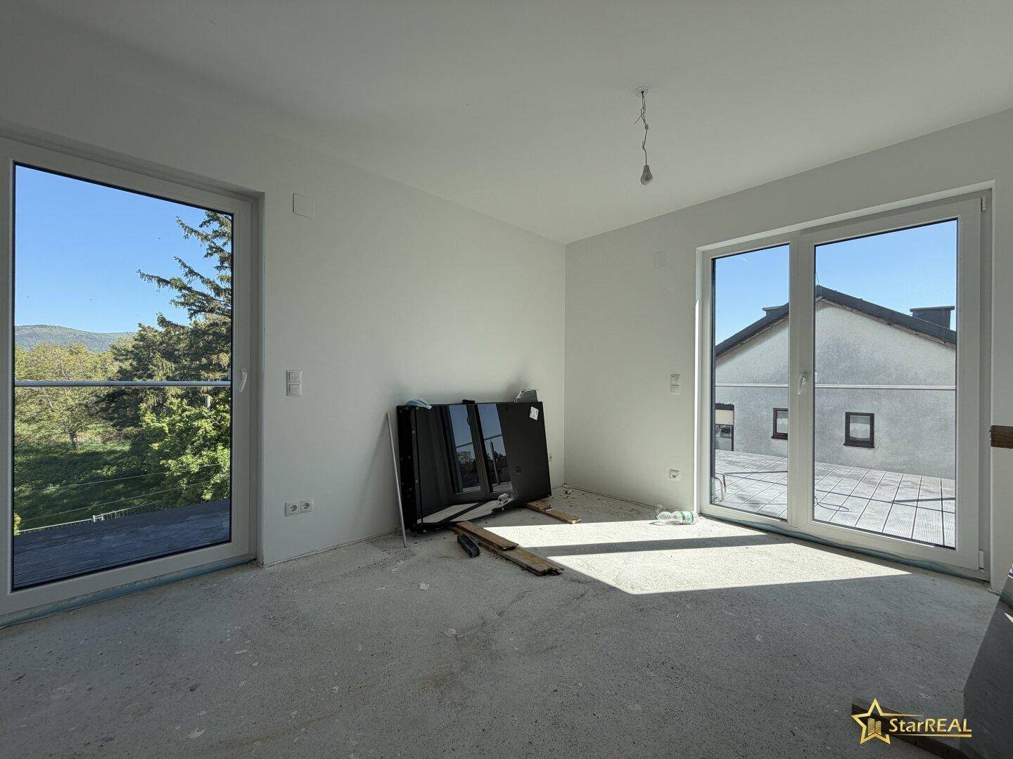 NEUBAU IN ZENTRUMSNÄHE! 5 ZIMMER-ZIEGELHAUS MIT 2 BÄDERN UND 3 WC´S. - Więcej