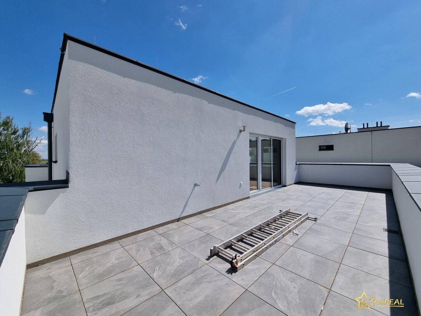 NOCH 1 HAUS FREI! PREIS REDUZIERT! SCHLÜSSELFERTIG. 144 m² WOHNNUTZFLÄCHE, 5 ZIMMER, 2 BÄDER, 3 WC's. INKLUSIVE KFZ-STELLPLATZ. - Ansicht 3