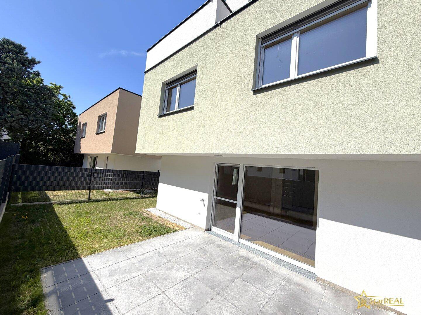 NOCH 1 HAUS FREI! PREIS REDUZIERT! SCHLÜSSELFERTIG. 144 m² WOHNNUTZFLÄCHE, 5 ZIMMER, 2 BÄDER, 3 WC's. INKLUSIVE KFZ-STELLPLATZ. - Ansicht 2