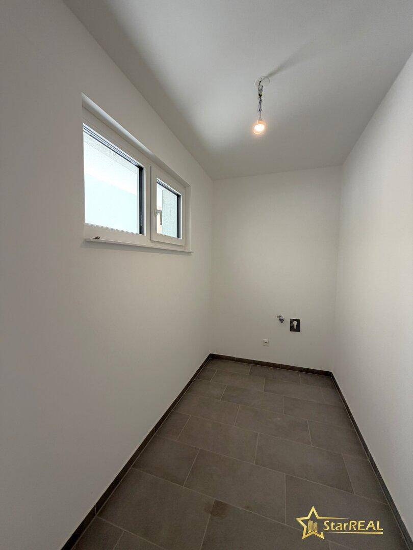 NOCH 1 HAUS FREI! PREIS REDUZIERT! SCHLÜSSELFERTIG. 144 m² WOHNNUTZFLÄCHE, 5 ZIMMER, 2 BÄDER, 3 WC's. INKLUSIVE KFZ-STELLPLATZ. - Mehr