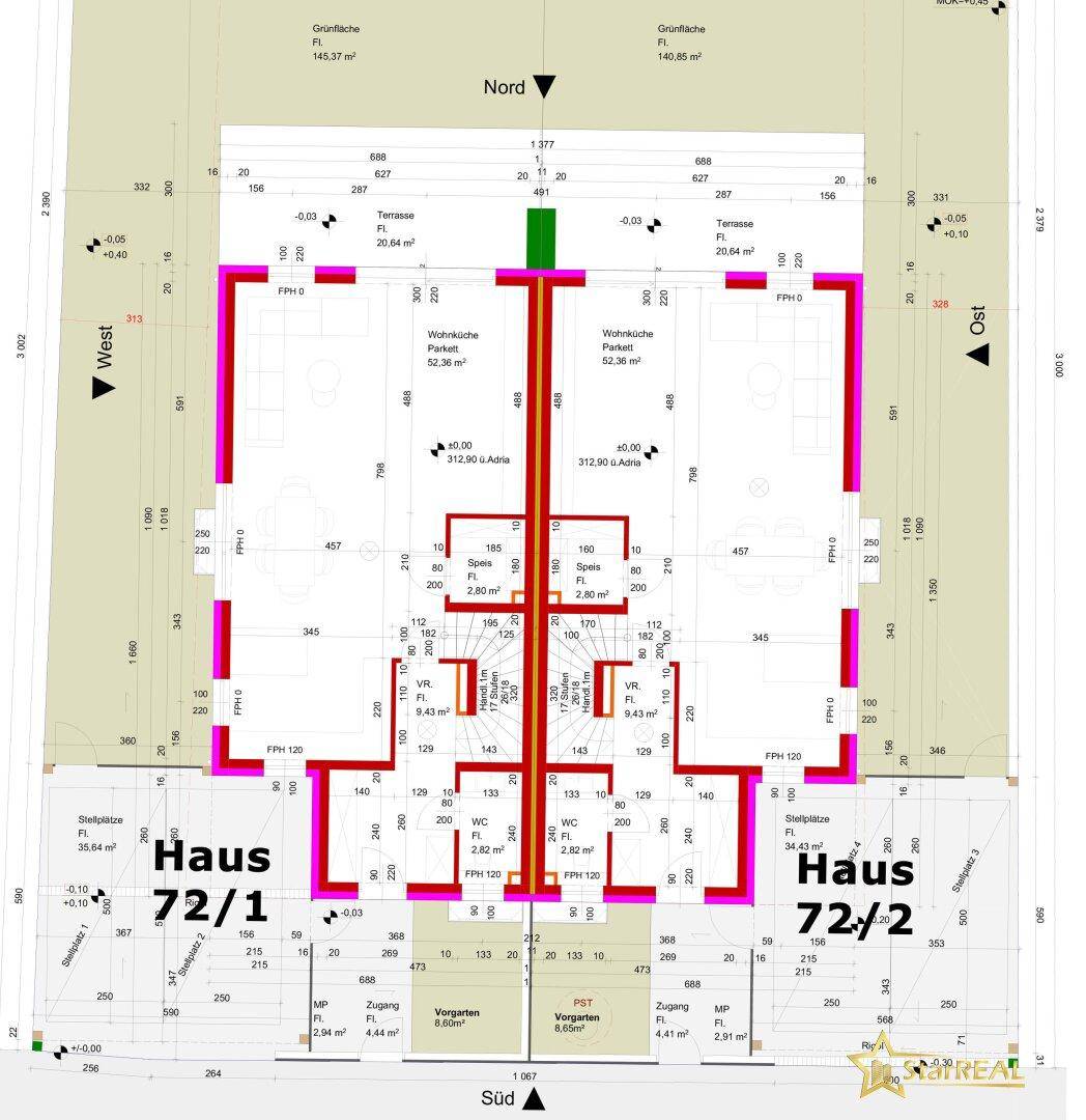 Grundriss des Erdgeschosses von zwei Doppelhaushälften mit Wohnbereichen und Terrassen.