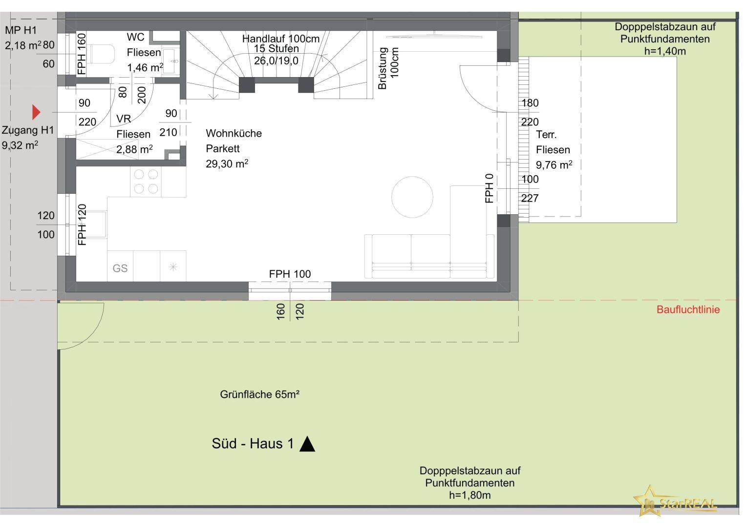Grundriss des Erdgeschosses mit offener Wohnküche, WC und Zugang zu Terrasse und Garten.