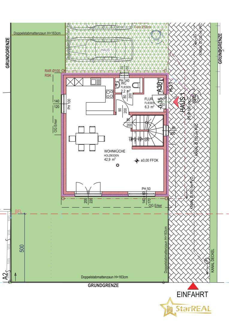 Grundriss des Erdgeschosses mit offener Wohnküche, WC und Zugang zum Garten.