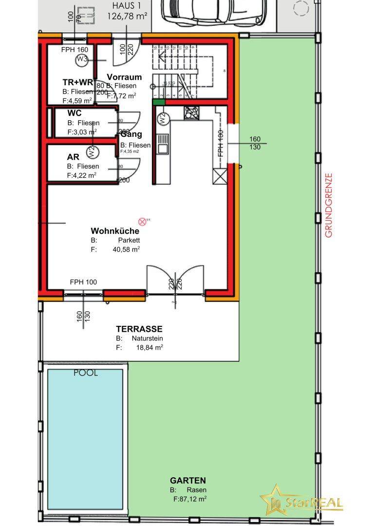 Grundriss des Erdgeschosses mit Wohnküche, Terrasse, Garten und Poolbereich.