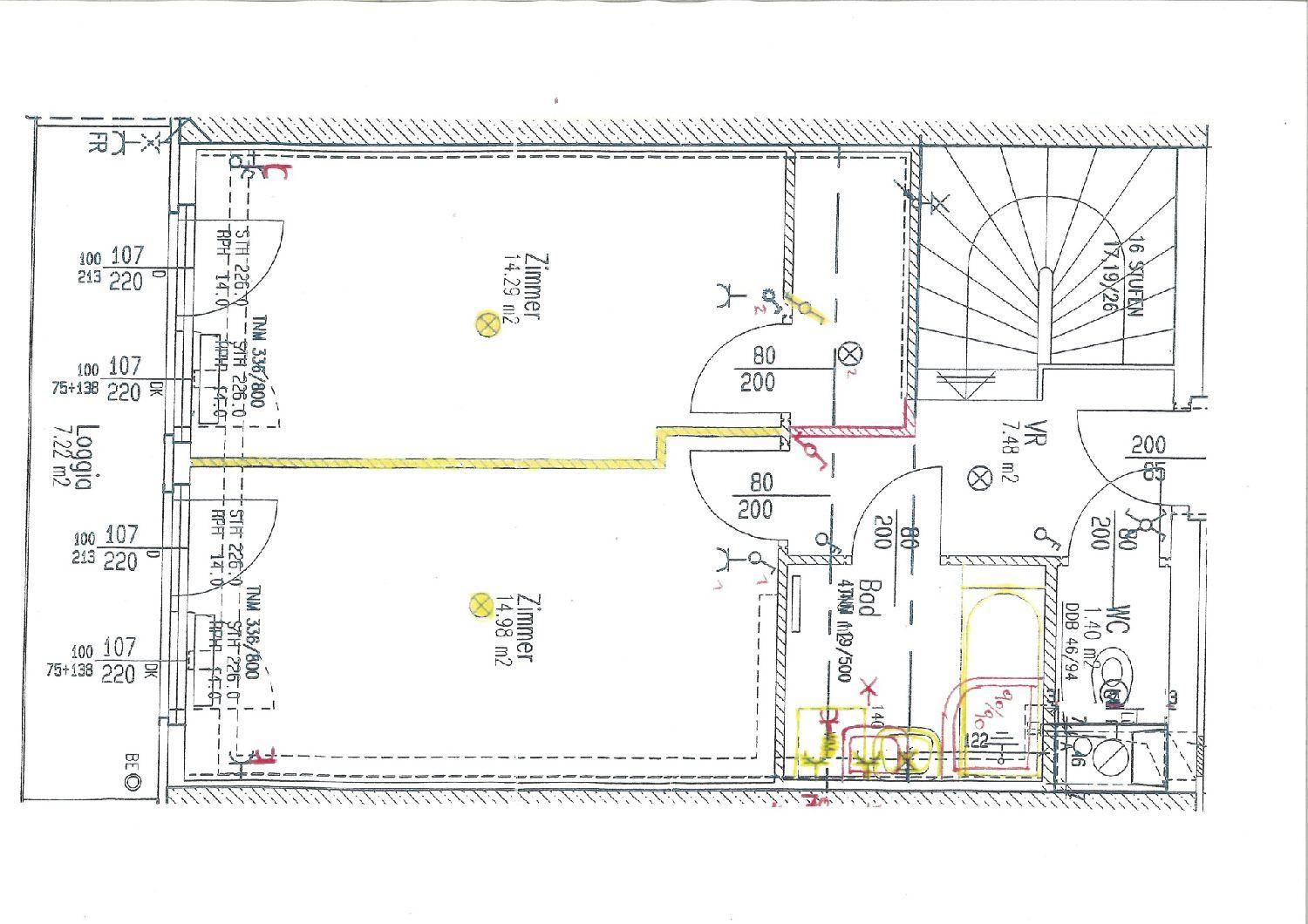 Grundriss des Obergeschosses mit zwei Zimmern, Badezimmer und separatem WC-Bereich.