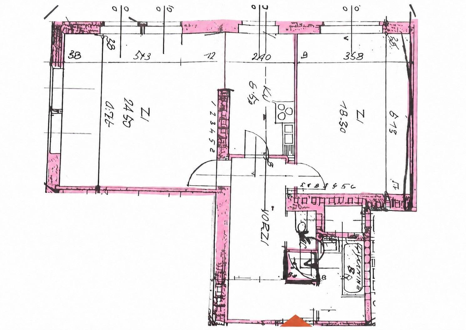 Handgezeichneter Grundrissplan einer Wohnung mit Raumaufteilung und Maßen.