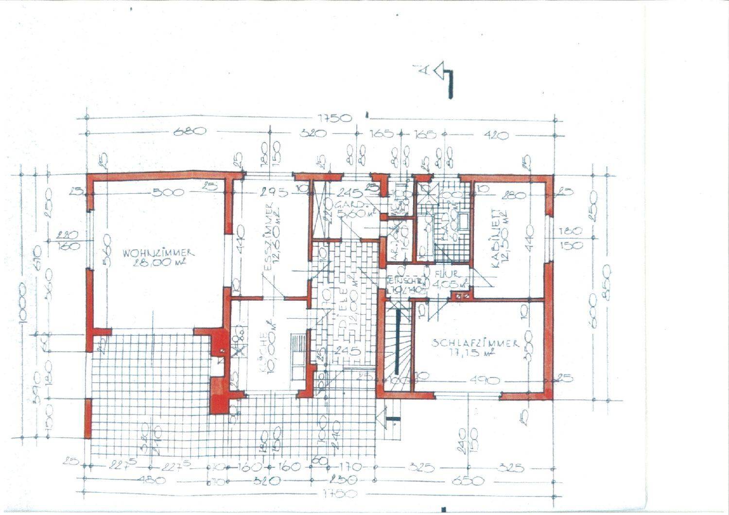 Handgezeichneter Grundriss des Erdgeschosses mit Wohnzimmer, Esszimmer und Schlafzimmer.