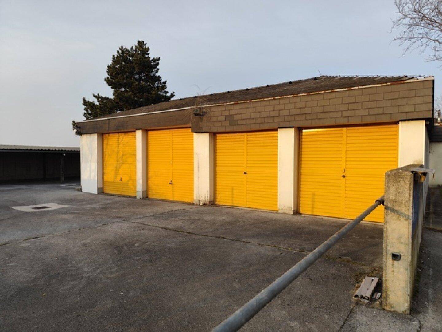 Großzügiges Büro in Parndorf mit Garten, 4 Garagen &amp; 9 Stellplätzen zu mieten! - Ansicht 3