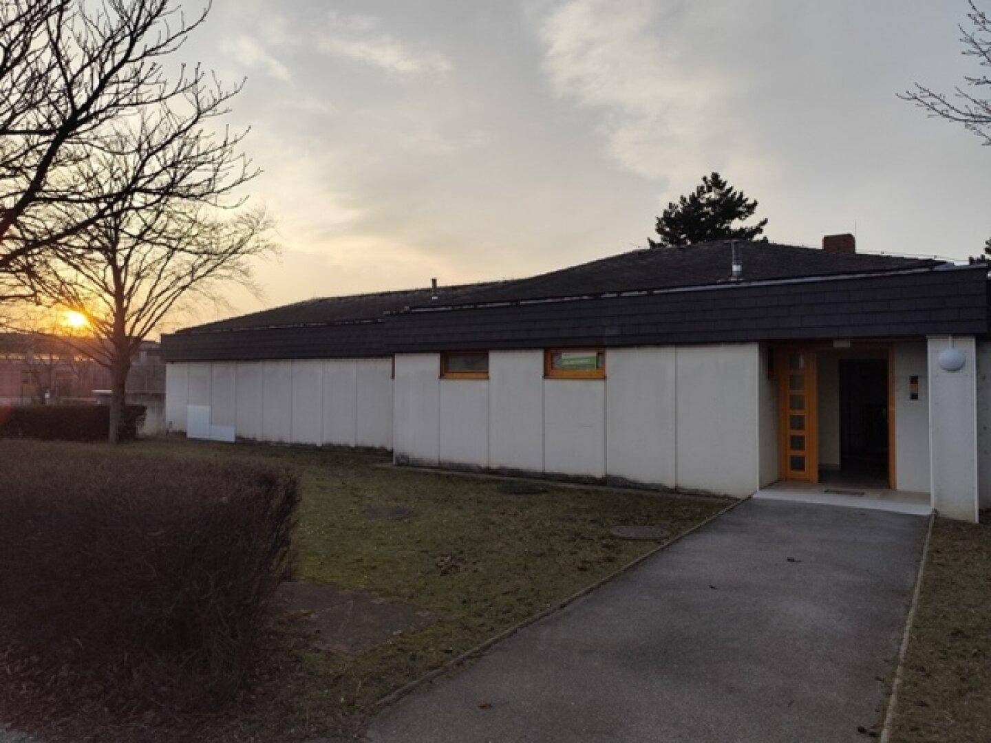 Großzügiges Büro in Parndorf mit Garten, 4 Garagen &amp; 9 Stellplätzen zu mieten! - Ansicht 5