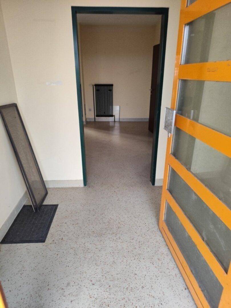 Großzügiges Büro in Parndorf mit Garten, 4 Garagen &amp; 9 Stellplätzen zu mieten! - Mehr