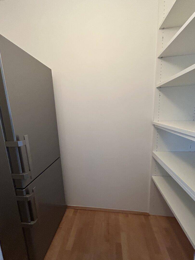 Abstellraum: Kühl- und Gefrierschrank