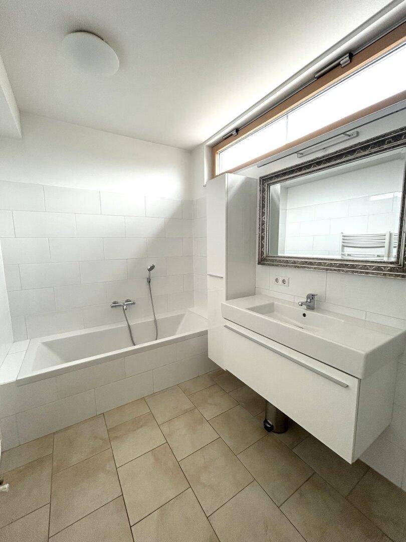 1. OG_Bad: Wanne + Dusche