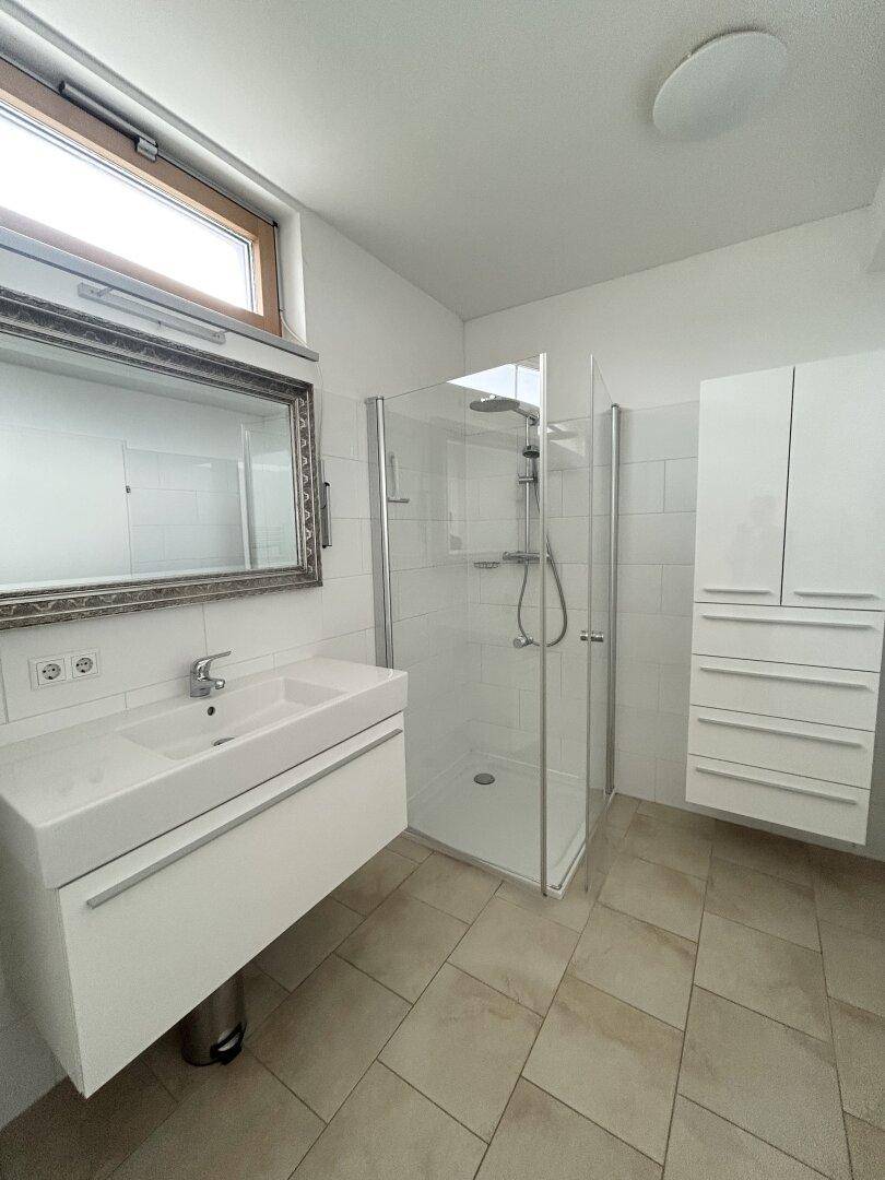 1. OG_Bad: Wanne + Dusche