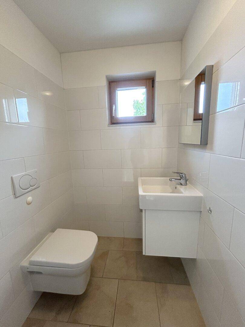 1. OG: WC + Waschbecken