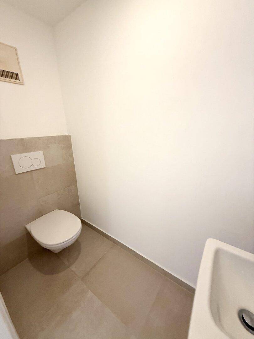 untere Ebene: WC + Waschbecken