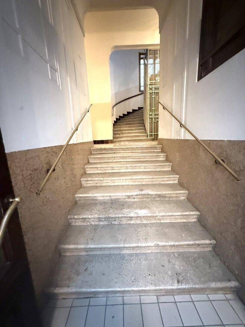 Treppe zum Lift