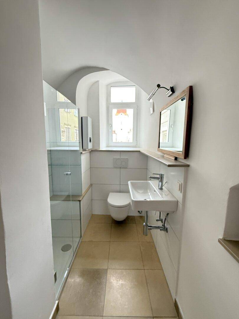 Bad 2: Dusche + Waschbecken + WC