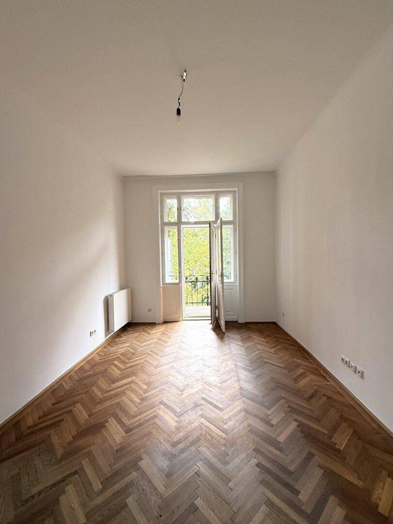 Hofseitiges Zimmer mit Balkon