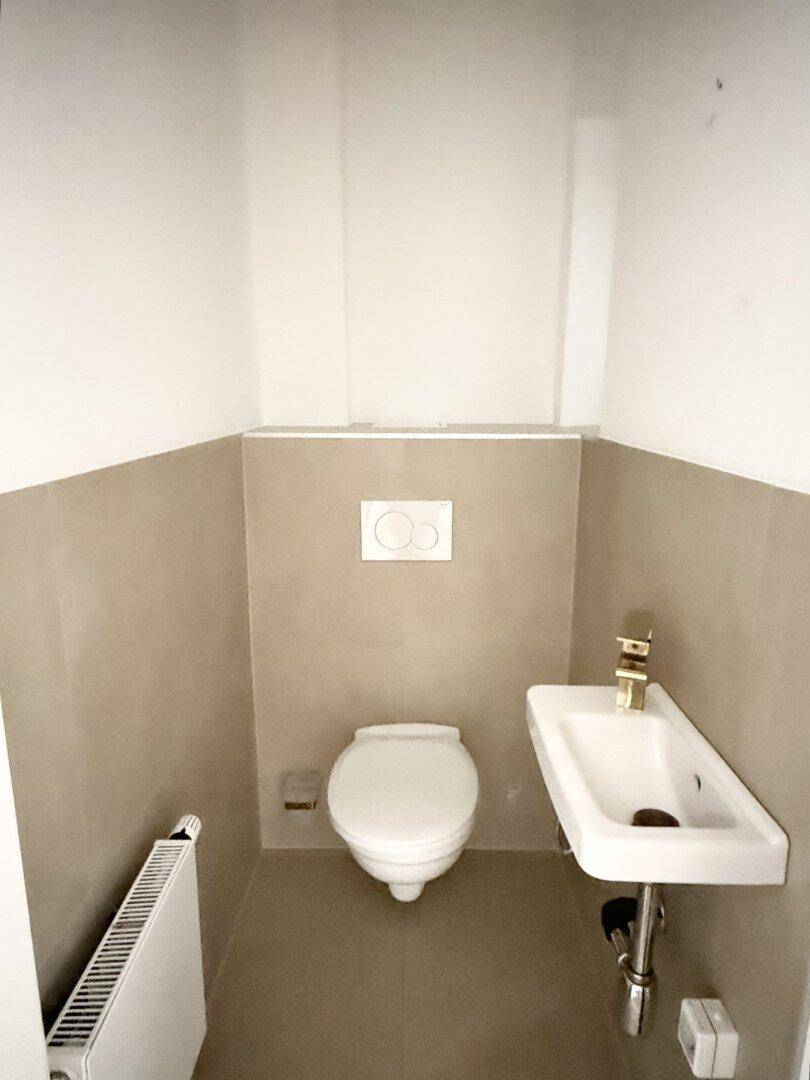 WC + Waschbecken