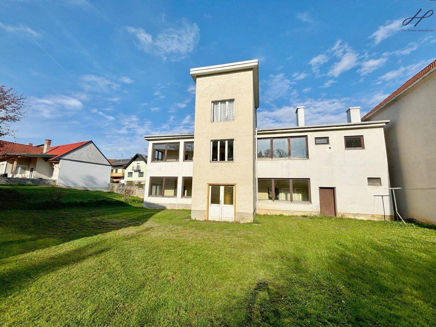 Geräumiges Einfamilienhaus mit Scheune und Keller auf großem Grundstück - Ansicht 4