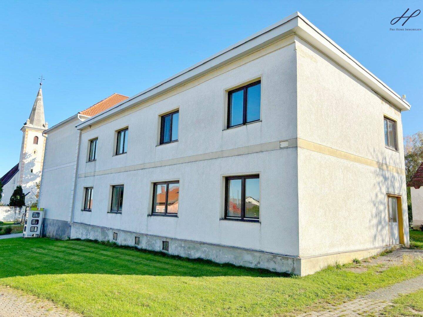 Geräumiges Einfamilienhaus mit Scheune und Keller auf großem Grundstück - Ansicht 2