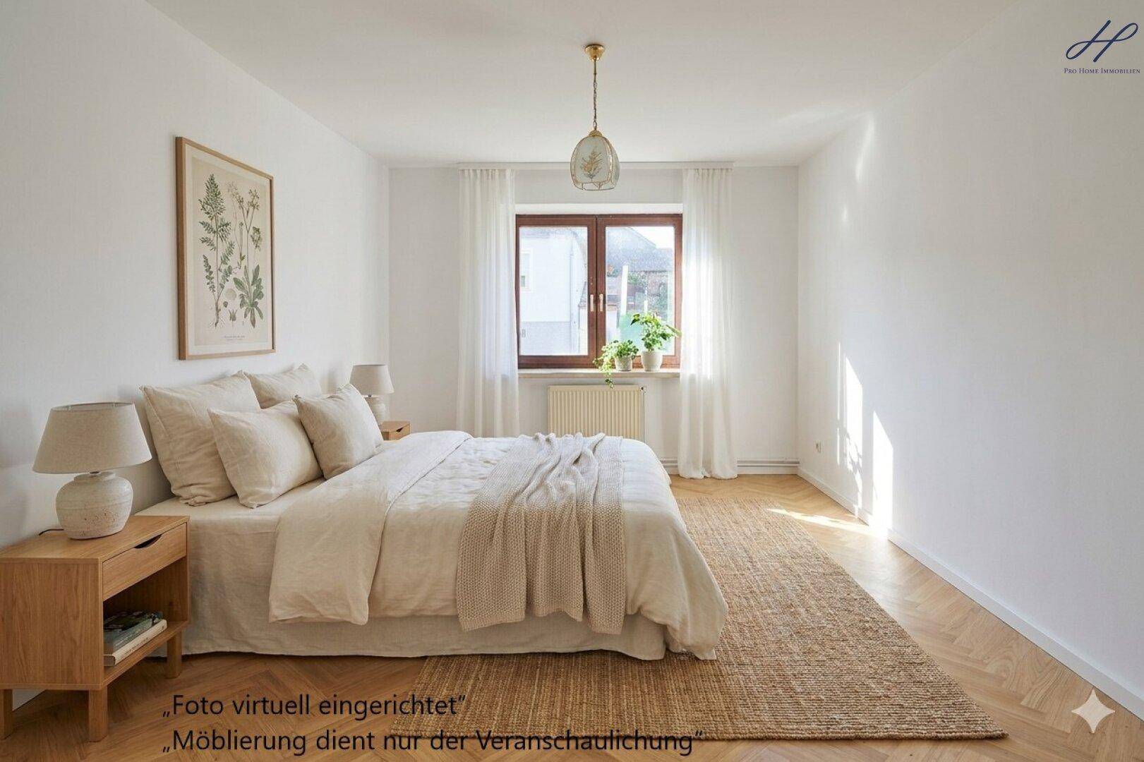 Virtuell eingerichtetes Schlafzimmer mit Holzboden, großem Bett und natürlichem Lichteinfall.