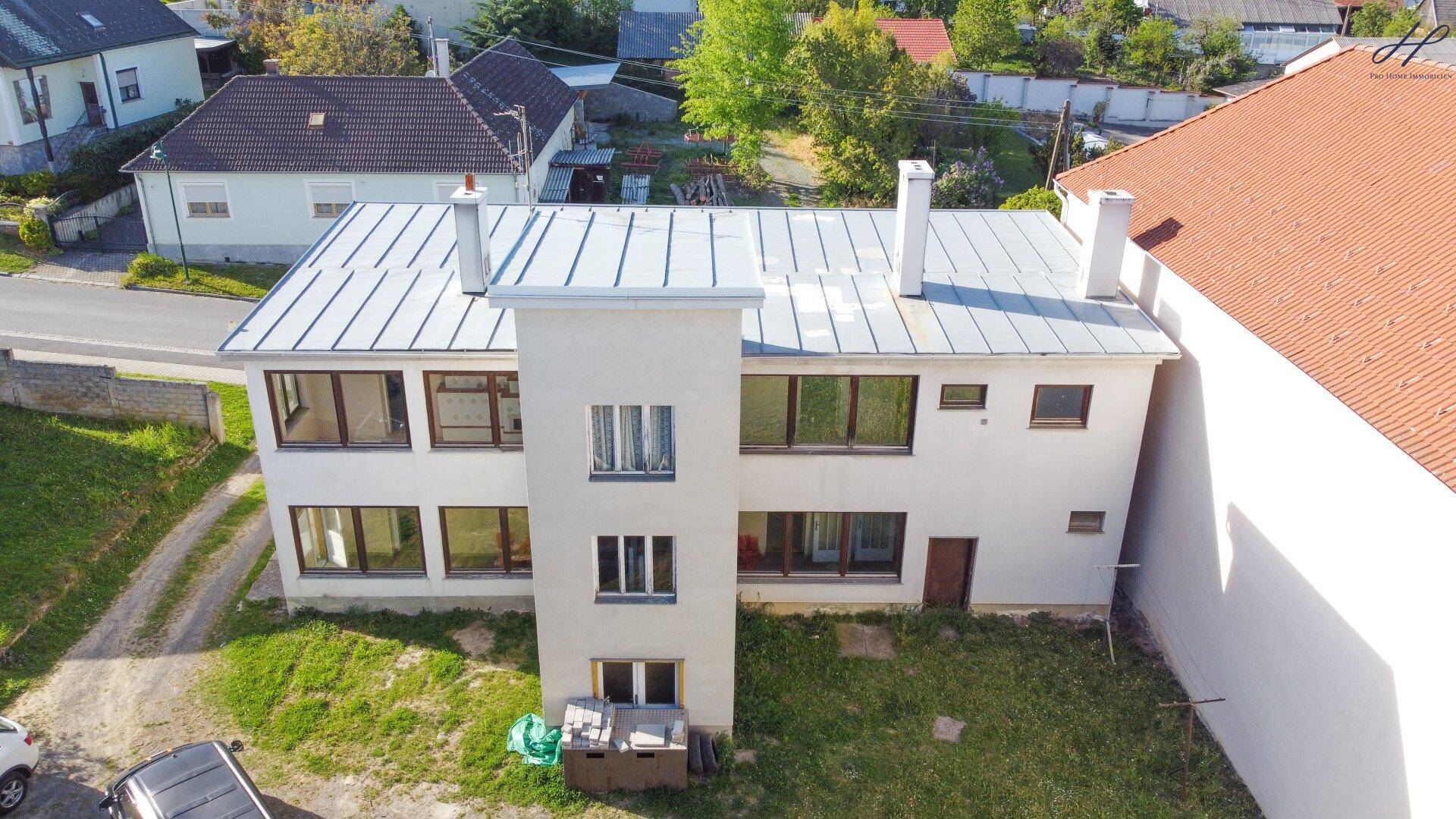 Geräumiges Einfamilienhaus mit Scheune und Keller auf großem Grundstück - Ansicht 3