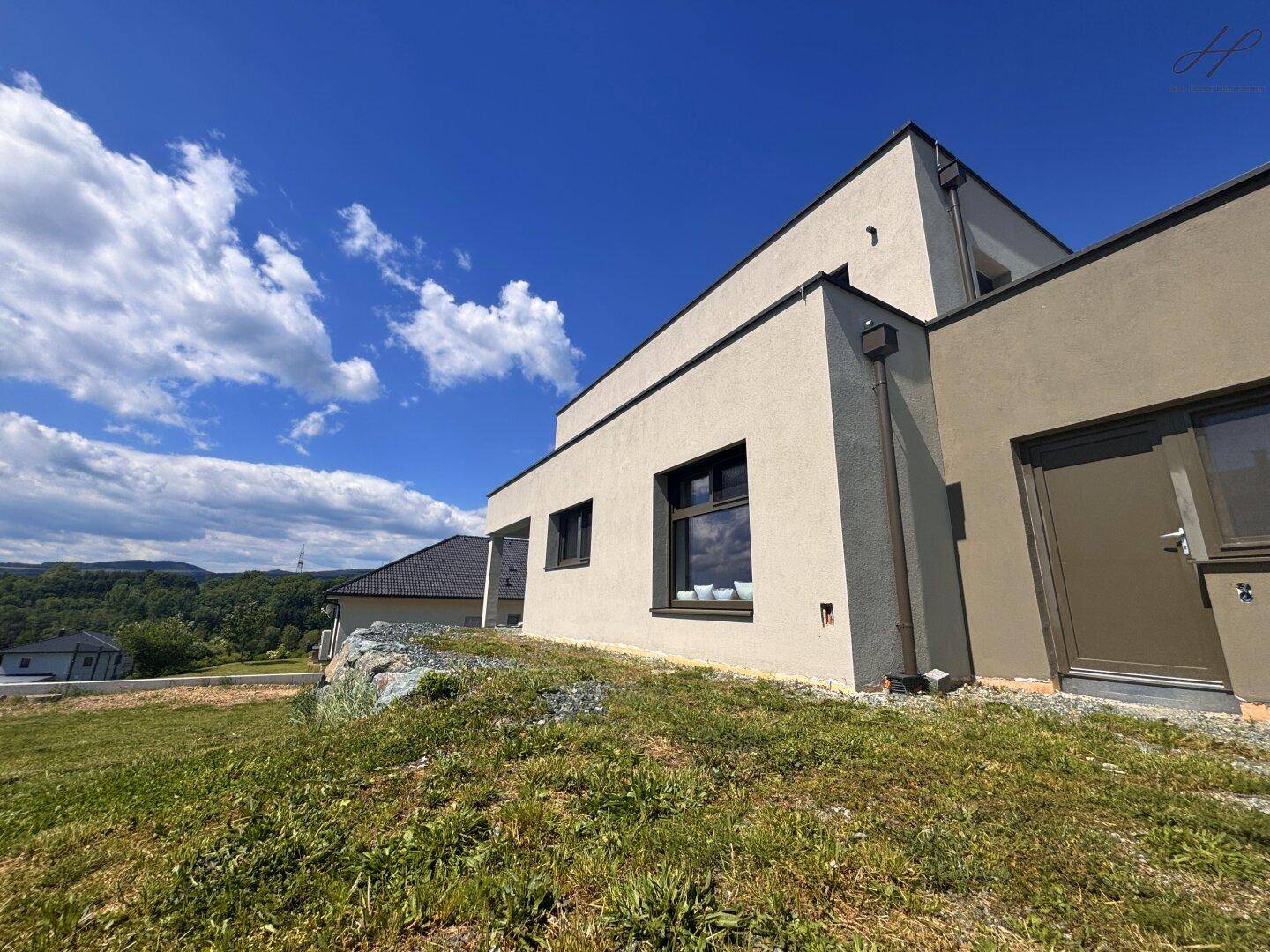 Exklusives Einfamilienhaus in sonniger Hanglage - Ansicht 2