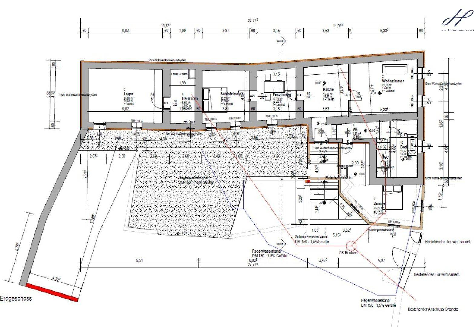 Grundriss des Erdgeschosses mit Wohnzimmer, Küche, Bad und Zugang zu einer Außenterrasse.